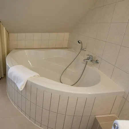 Hotel Vinum Integrationshotel 3*
